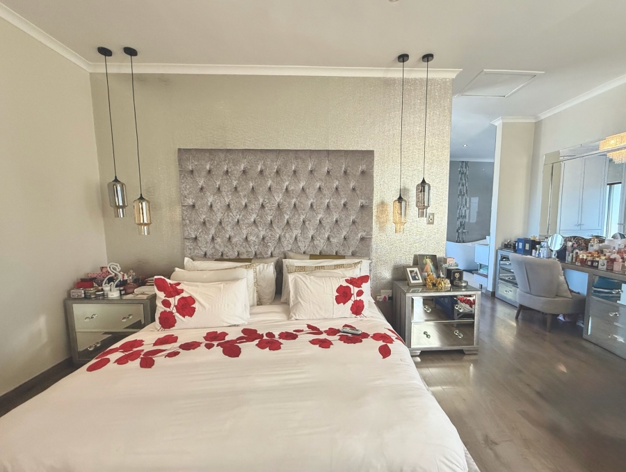 5 Bedroom Property for Sale in Parklands North Western Cape